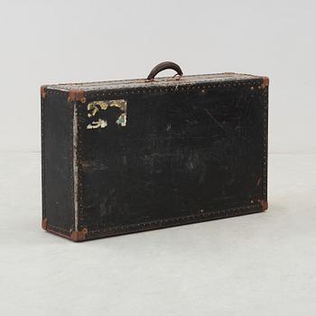KOFFERT, 1900-talets första hälft.