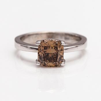 An 18K white gold ring with a ca. 2.03 ct cushion-cut diamond according to GIA certificate.