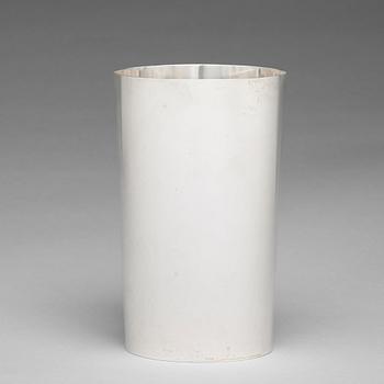 Prins Carl Philip Bernadotte, a sterling silver vase, Guldsmedsaktiebolaget, Stockholm 2011.