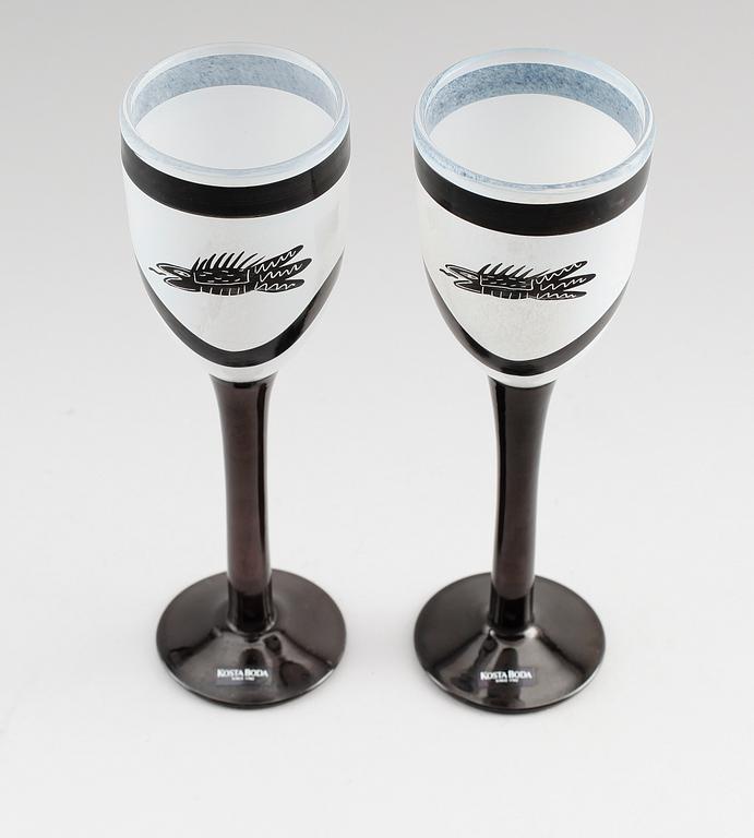 POKALGLAS, 2 st, glas, "Caramba", Ulrica Hydman-Vallien, Kosta Boda.