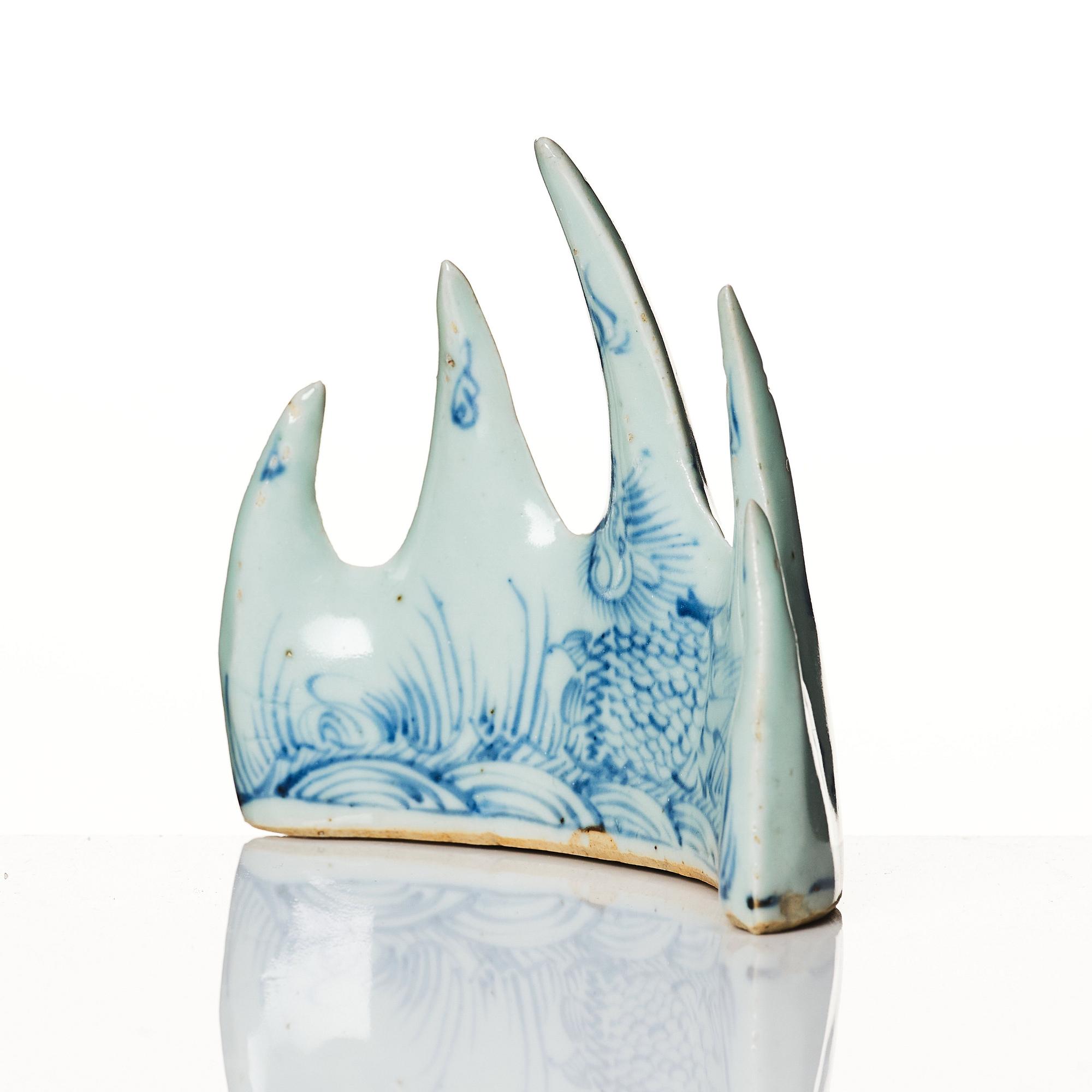 A blue and white Chinese brush stand, Qing dynasty, Kangxi (1662-1722).