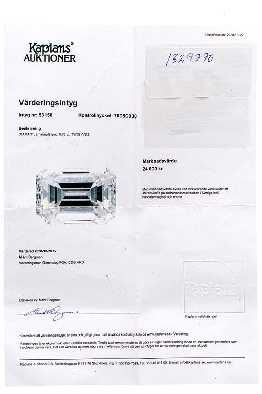 Ring platina med en smaragdslipad diamant 0,73 ct TW (G)/VS2, värderingsintyg Kaplans Stockholm 2020.