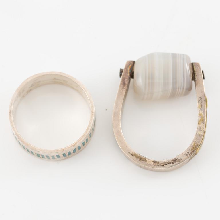 Lars Arby, fem ringar, silver, en med agat.