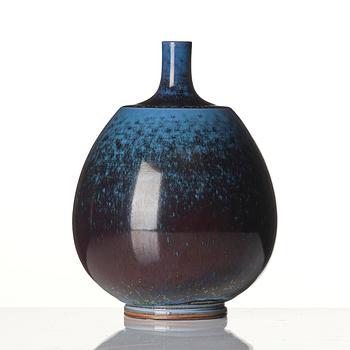 Berndt Friberg, vaser, två stycken, stengods, Gustavsbergs Studio, 1964-65.