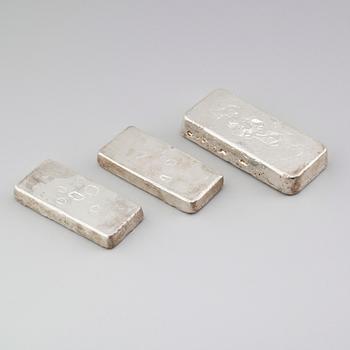 SILVERTACKOR, 3 st, finsilver, bl a Malmö Ädelmetall AB, 2000 gram.