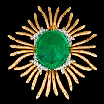 BROSCH, Verdura, med cabochonslipad smaragd ca 107.00 ct samt diamanter totalt ca 0.75 ct. Ca 1940-1950.
