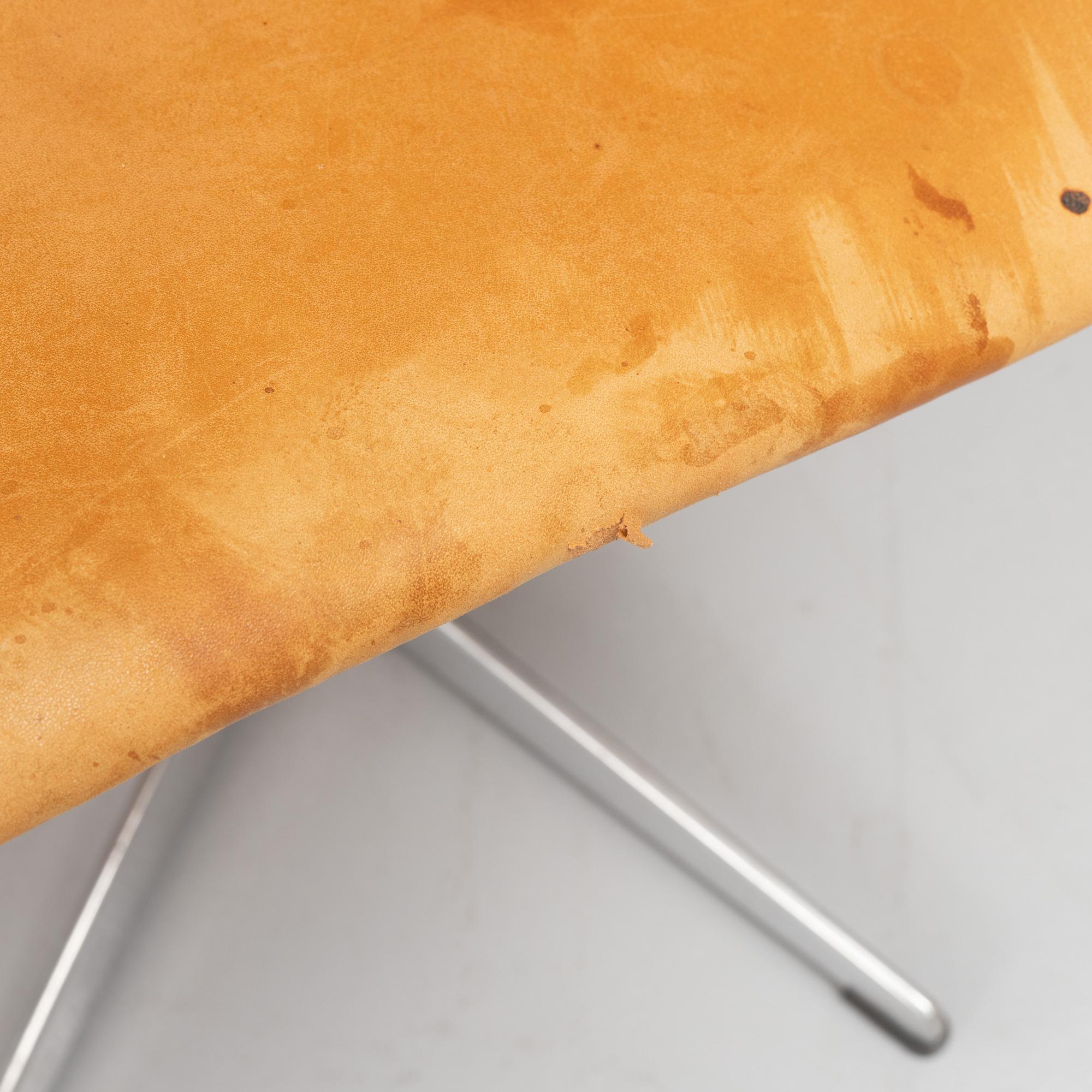 Arne Jacobsen, stolar, ett par, "Oxford", Fritz Hansen, Danmark.