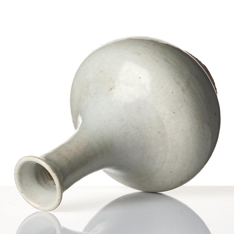 A white glazed Korean vase, Joseon.