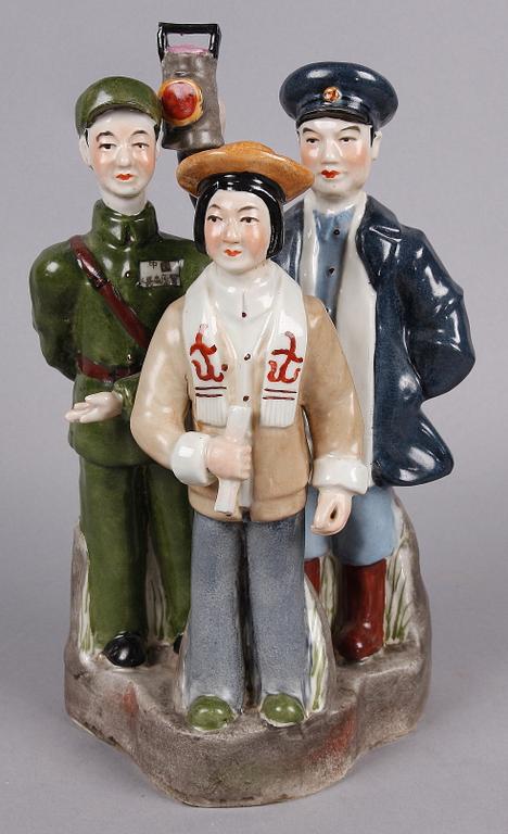 FIGURIN, porslin, Kina. Enl uppgift inköpt på 1970-talet.