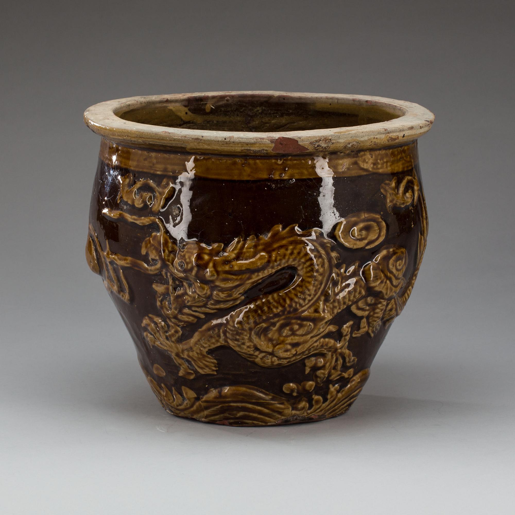 URNA, lergods, Kina, 1900-tal.