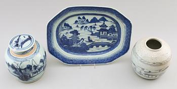 STEKFAT samt BOJANER, 2 st, porslin, Kina, 1800-tal.