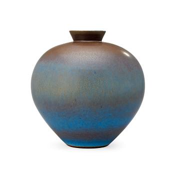 A Berndt Friberg stoneware jar, Gustavsberg Studio 1976.