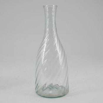 VATTENKARAFFER, glas, 2 st. 1800-talets andra hälft.