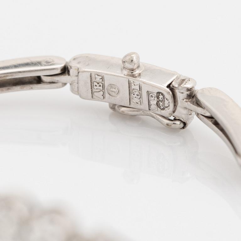 An 18K white gold bracelet set with round brilliant- and eight-cut diamonds.