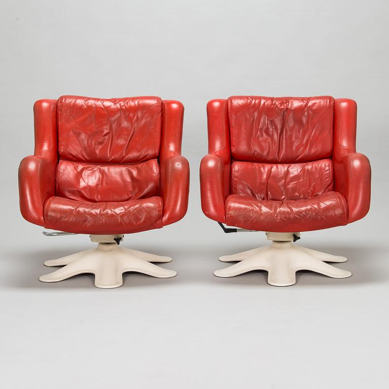 Yrjö Kukkapuro, a pair of 1970 '418' armchairs for Haimi.