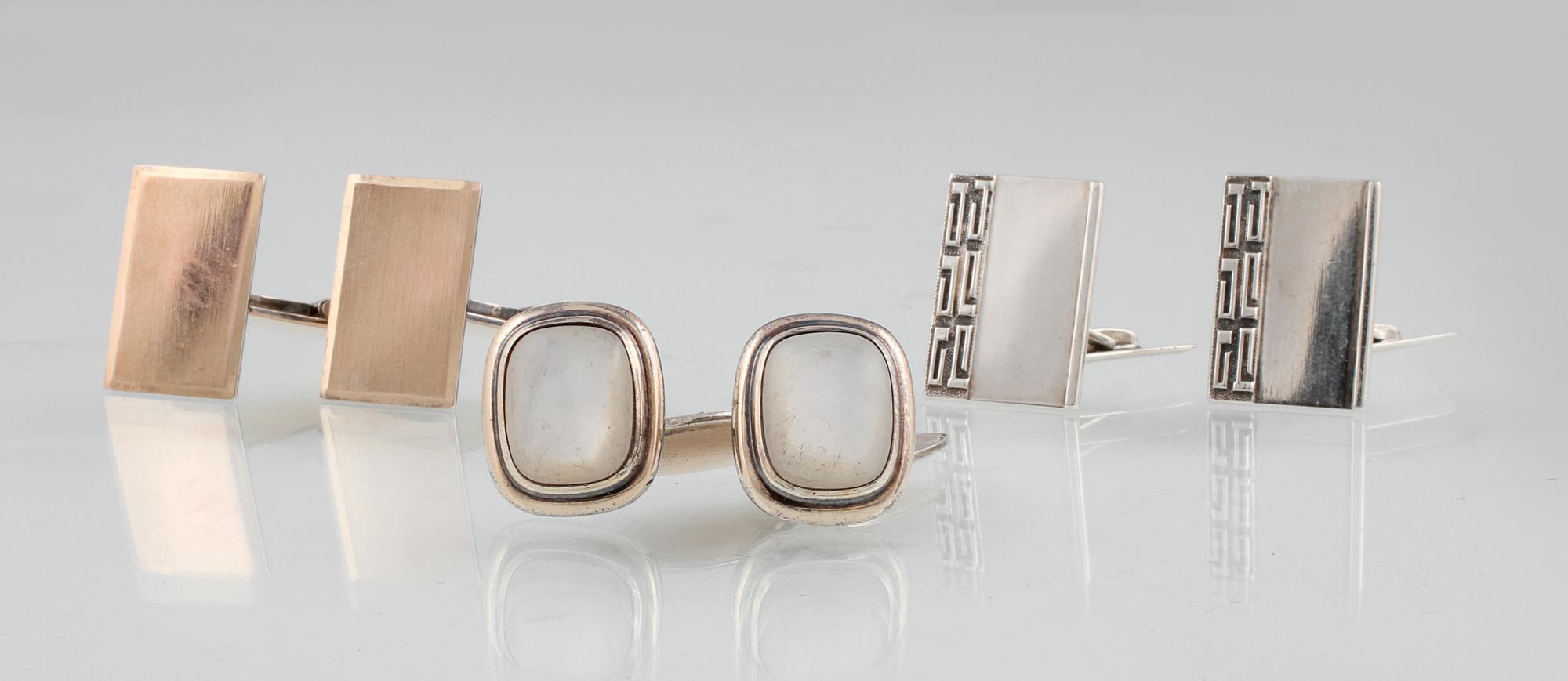 MANCHETTKNAPPAR, 3 par, silver samt pärlemor, ett par från Gustav Dahlgren & Co, Malmö. Total vikt 35,9 gram.