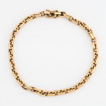 18K gold bracelet.