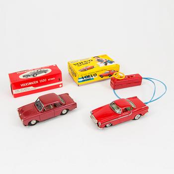 Two tinplate toy cars Japan 1960s.