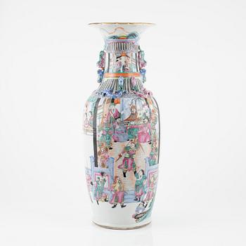 A large Chinese famille rose vase, late Qing dynasty.