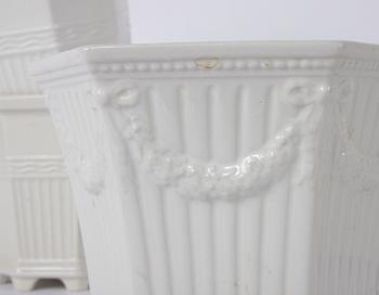 YTTERFODER, 1+1+2(+1), porslin, prins Eugens "Waldemarsudde". Gustafsberg.