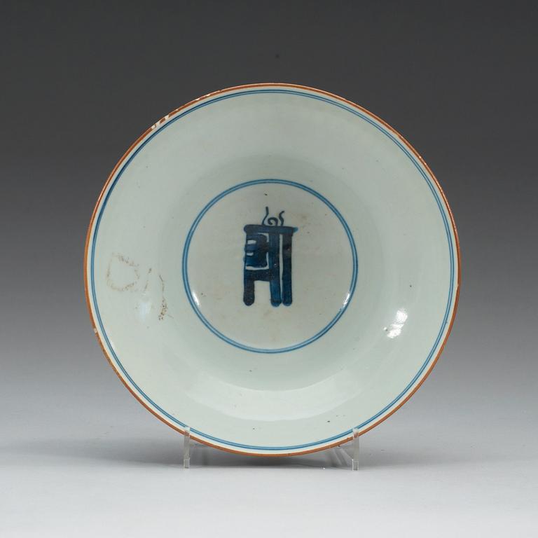 A blue and white bowl, Qing dynasty, Kangxi (1662-1722).