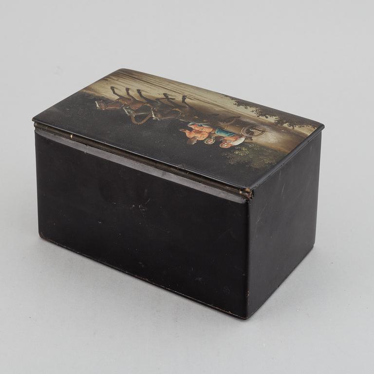 A lacquered lidded box, Russia, 1870s.