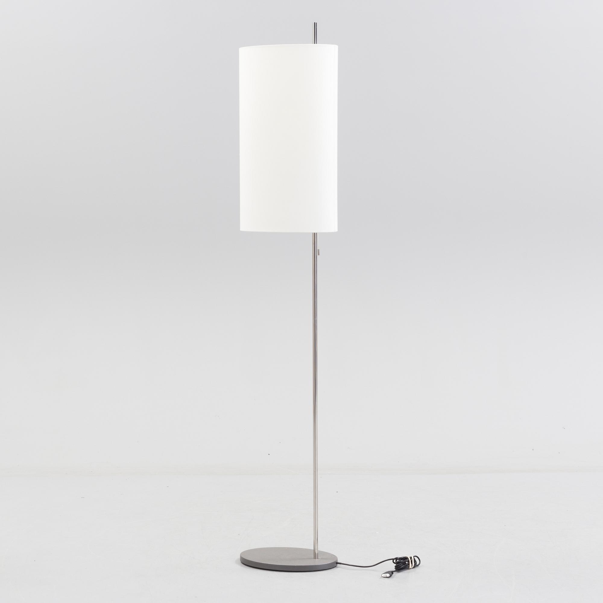 ARNE JACOBSEN, golvlampa "28710 Royal", för Louis Poulsen, Danmark, 1900-talets slut.