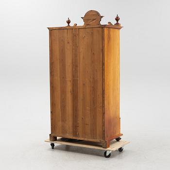 Klädskåp, omkring år 1900.