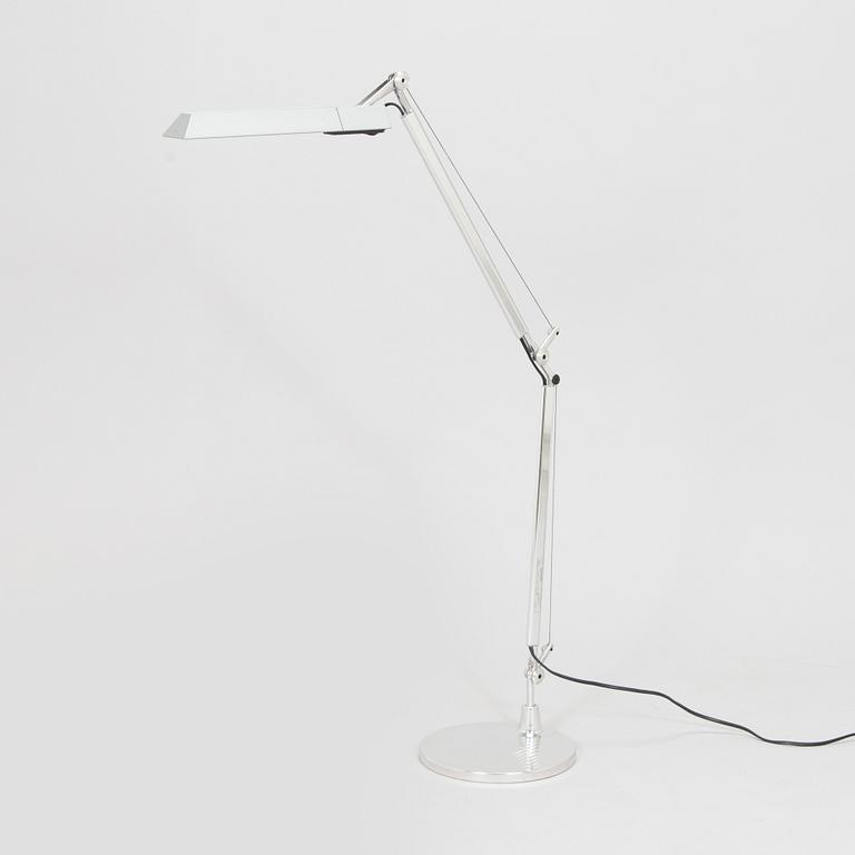 Michele De Lucchi & Giancarlo Fassina, pöytävalaisin, "Tolomeo, Video", Artemide, Italia.