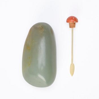 Snusflaskor, sex stycken, olika stensorter, bl.a. jade. Kina, 1900-tal.