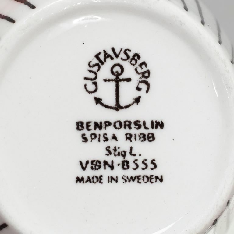 Stig Lindberg, astiaston osia, noin 65 osaa, "Spisa Ribb". Gustavsberg.