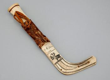 NILS NILSSON SKUM, kniv, ben. Sign o dat 1940.