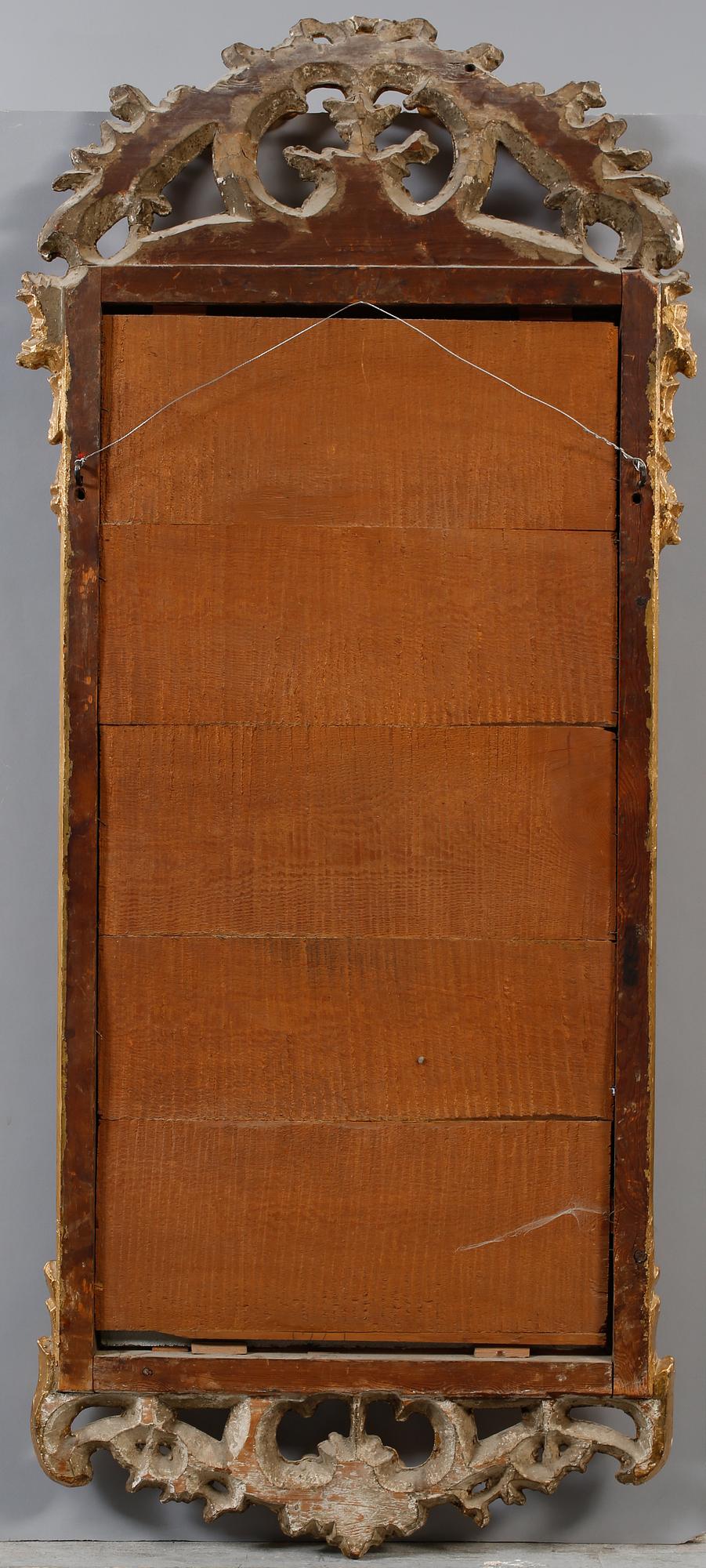 SPEGEL, otydligt märkt med Stockholms hallstämpel, rokoko, sannolikt 1770-tal.