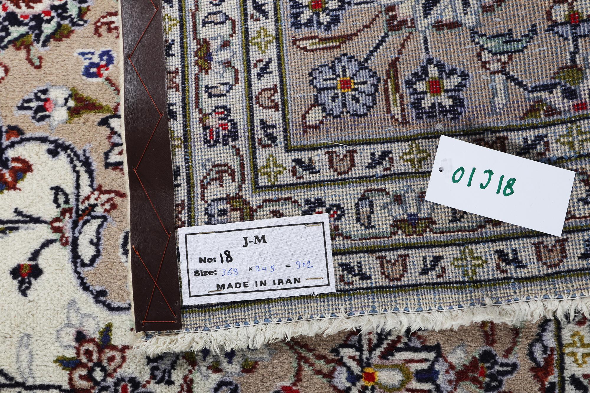 A carpet, Kashan, ca 368 x 245 cm.