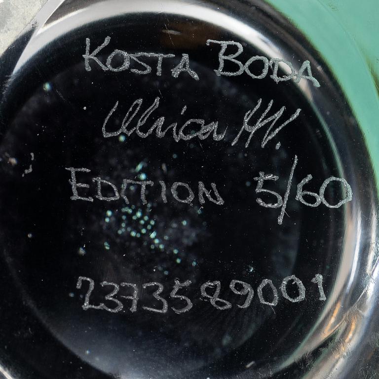 Ulrica Hydman-Vallien, skål på fot, juvelglas, Kosta Boda.