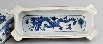 ASK MED LOCK, porslin, Kina 1900/2000-tal.