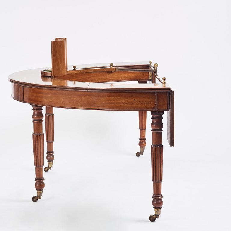 A Regency mahogny hunt table in the manner of Gillows, first part of 19th century.