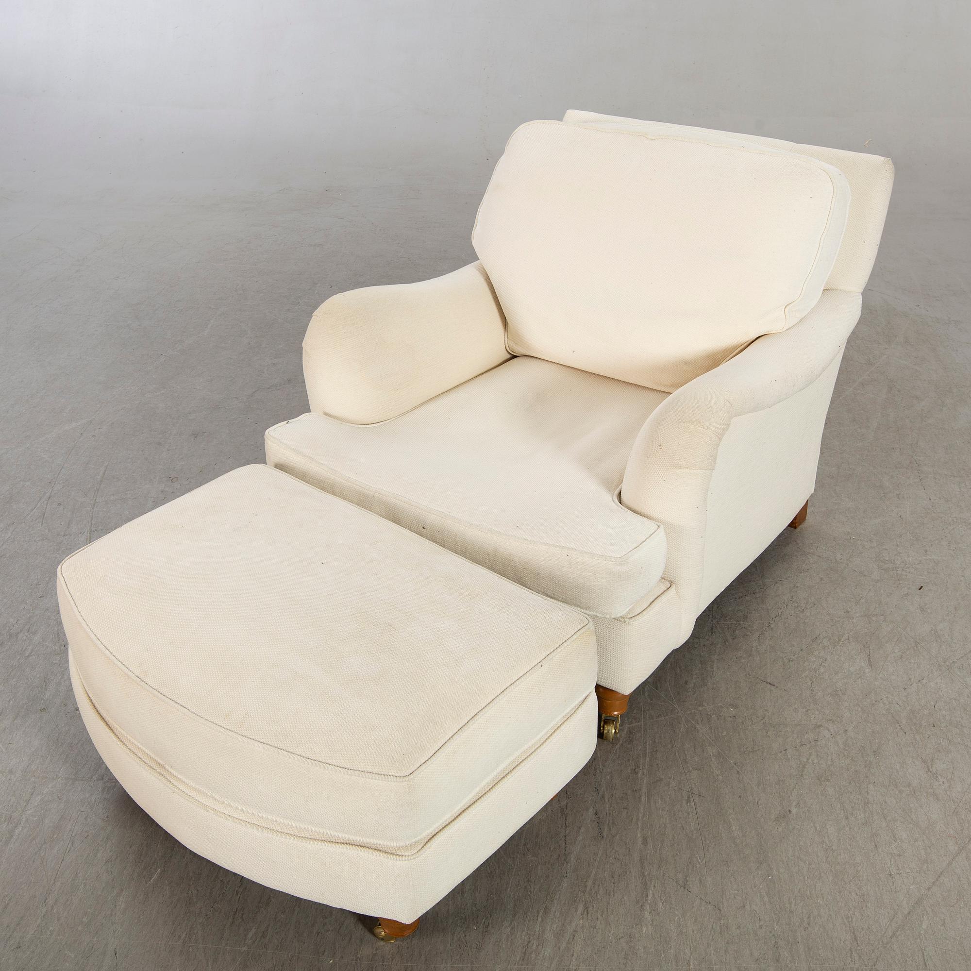 Fåtölj med fotpall, "Howardmodell", Englesson, 2000-tal.