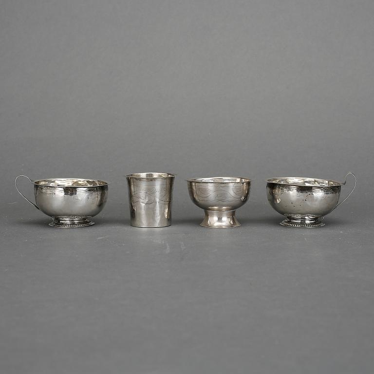 TUMLARE samt SUPKOPPAR, 4 st, silver, bl a JP Ljungström, Uddevalla, 1808-1830. Tot vikt 67 gram.