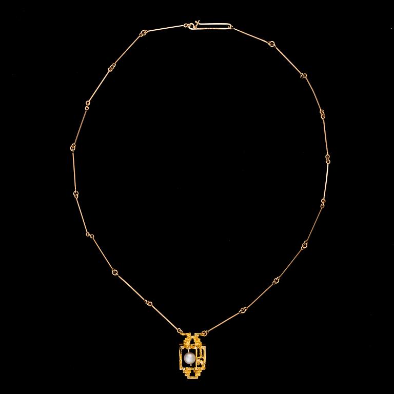 A PENDANT, 14K gold, cultured pearl. Björn Weckström, Lapponia 1968.