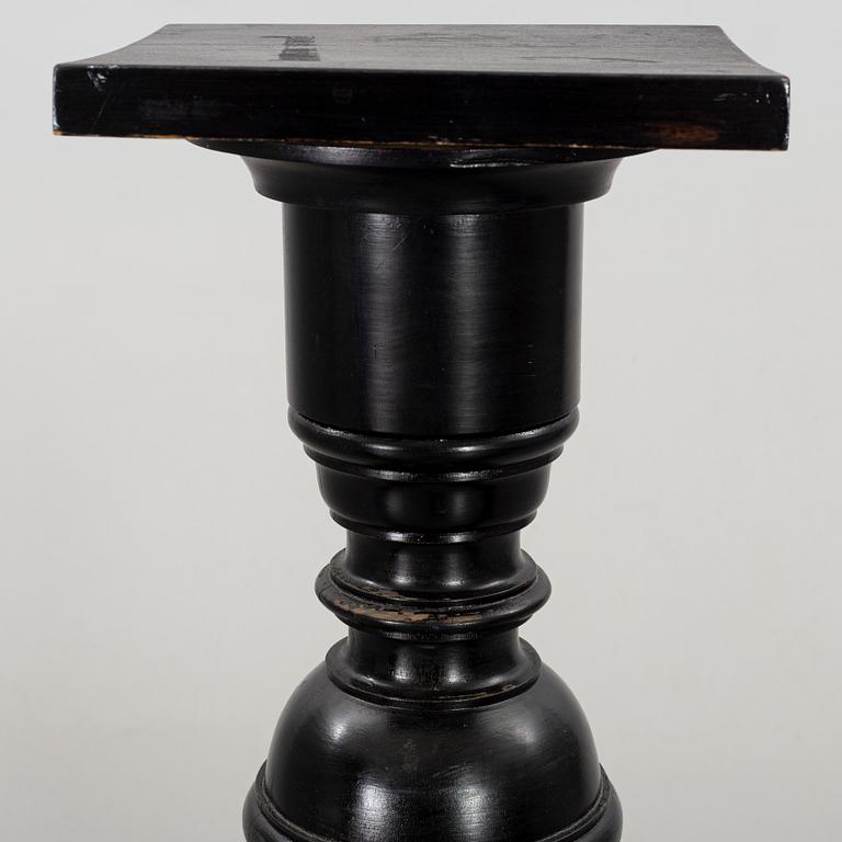 PIEDESTALER 3 st omkring 1900.