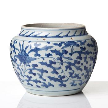 A blue and white pot, Qing dynasty, Kangxi (1662-1722).