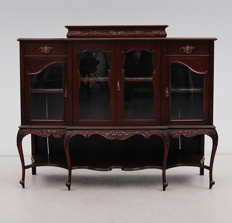 VITRINSKÅP, England, 1900-talets första hälft.