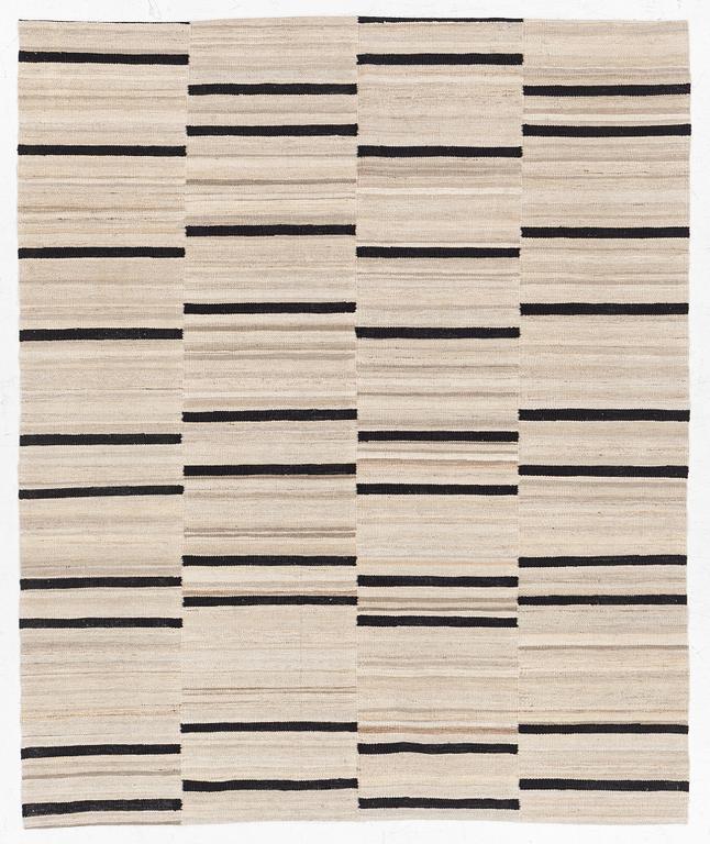 A Kelim rug, c. 195 x 162 cm.