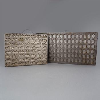 CHOKLADFORMAR, 2 stycken, 1900-talets första hälft.