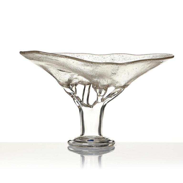 Oiva Toikka, a "Pinja" footed glass bowl, Nuutajärvi, Notsjö, Finland, probably 1980s.