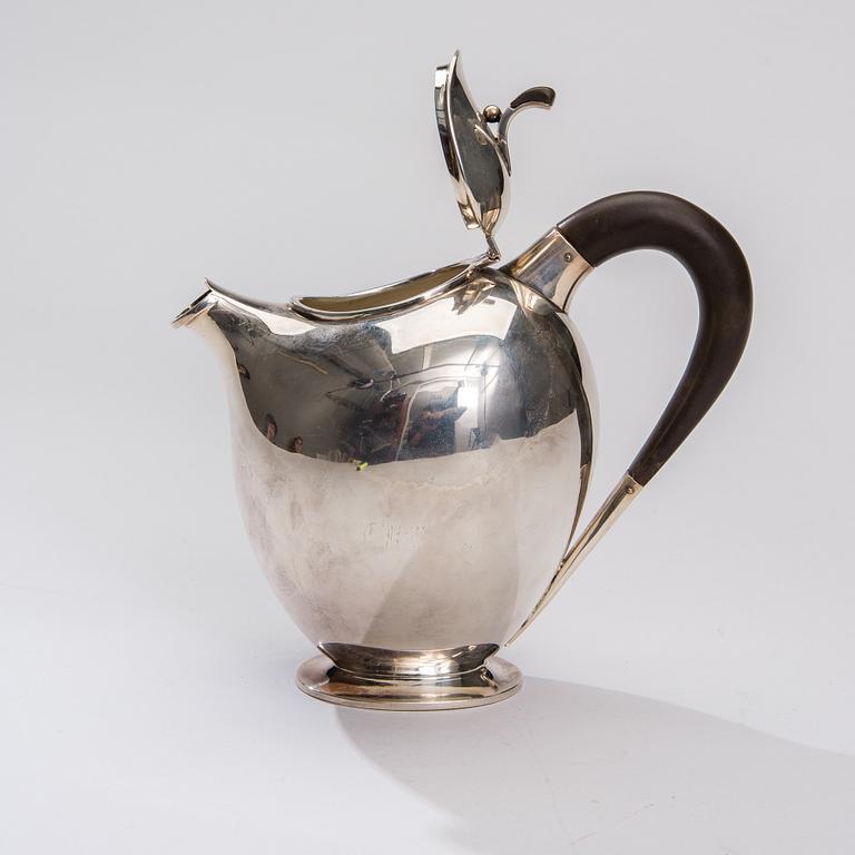 KAFFEKANNA, sterling silver, Hugo Grün & Co, Danmark, finska kontrollstämplar 1962. Vikt 410 g.