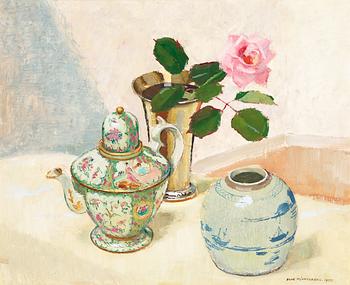 38. Olle Hjortzberg, Still life with rose and chinese porcelain.