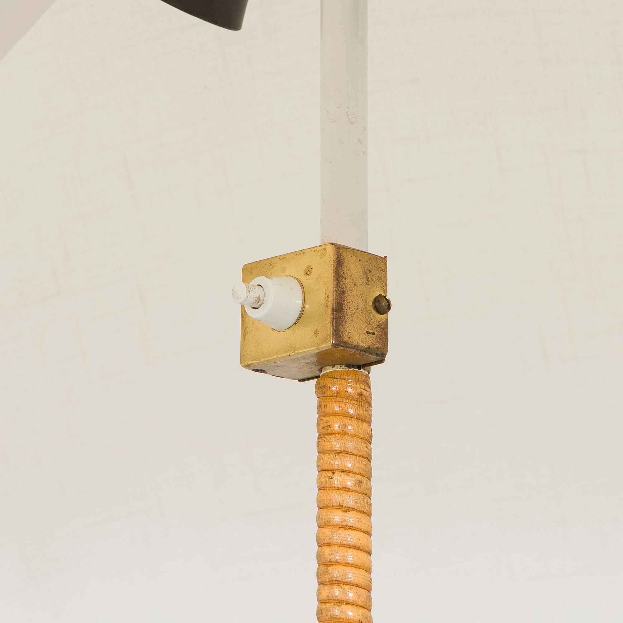 Paavo Tynell, A mid-20th Century floor lamp model 9602 for Taito, Finland.
