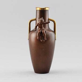 VAS, brons och mässing, 1900-talets första hälft.